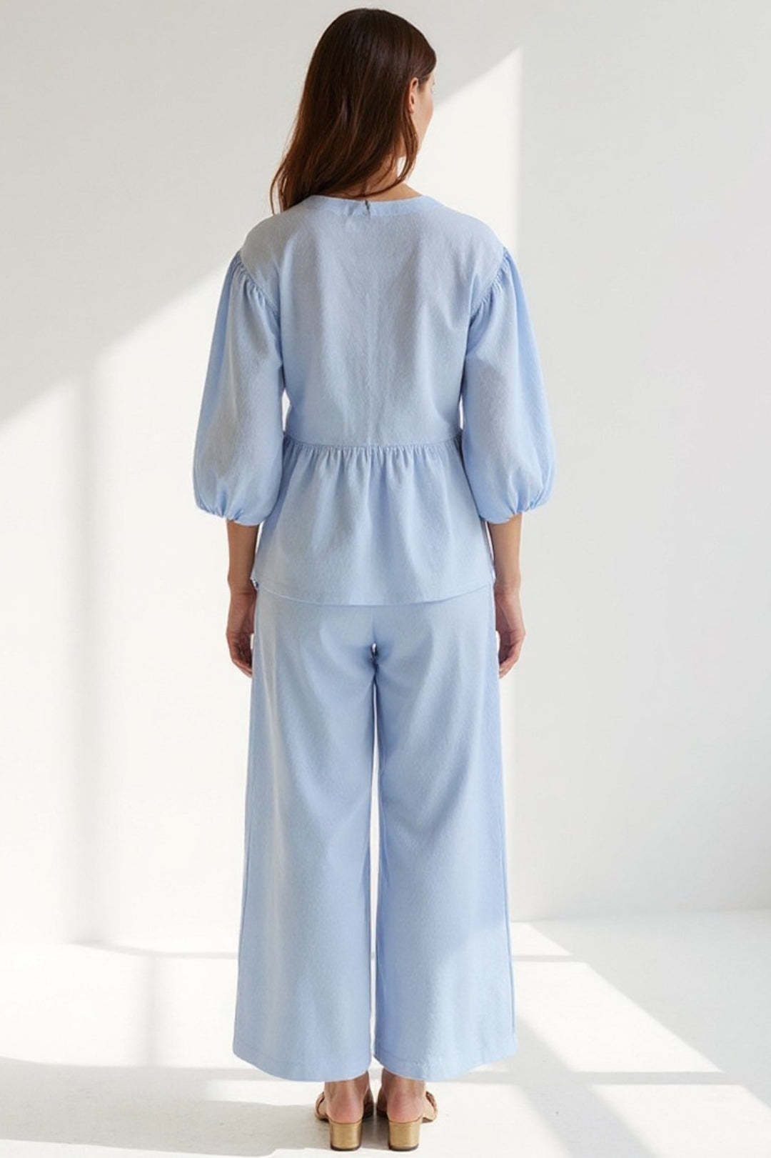 Completo con blusa ampia a maniche ballon e pantaloni larghi | Eleganza rilassata e moderna