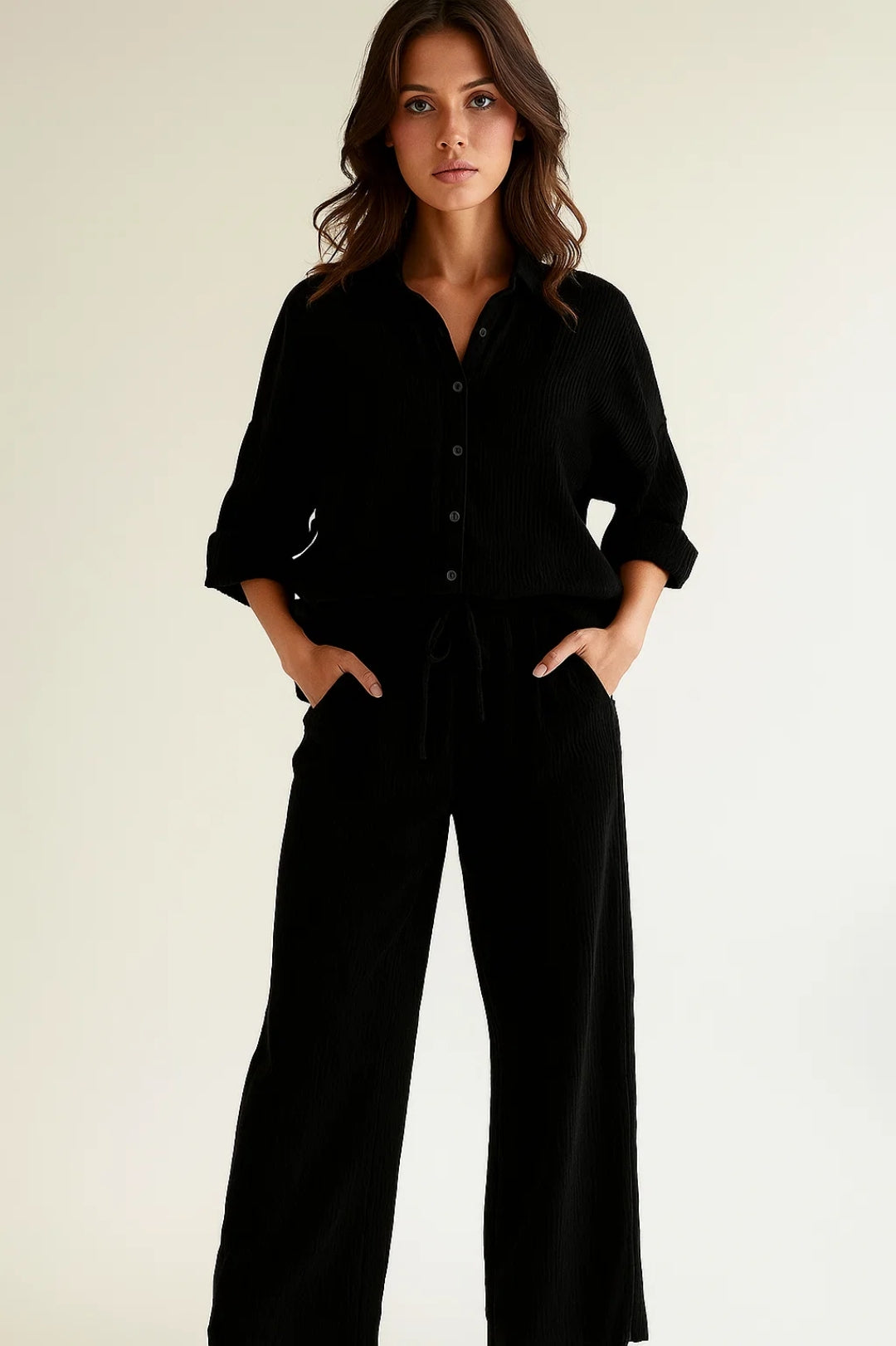 Completo con camicia morbida e pantaloni ampi | Look essenziale e rilassato