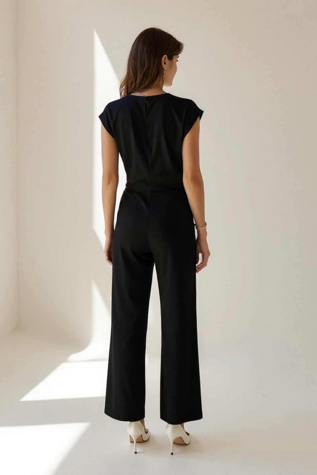 Completo due pezzi nero con top annodato e pantaloni a gamba larga | Stile elegante e moderno