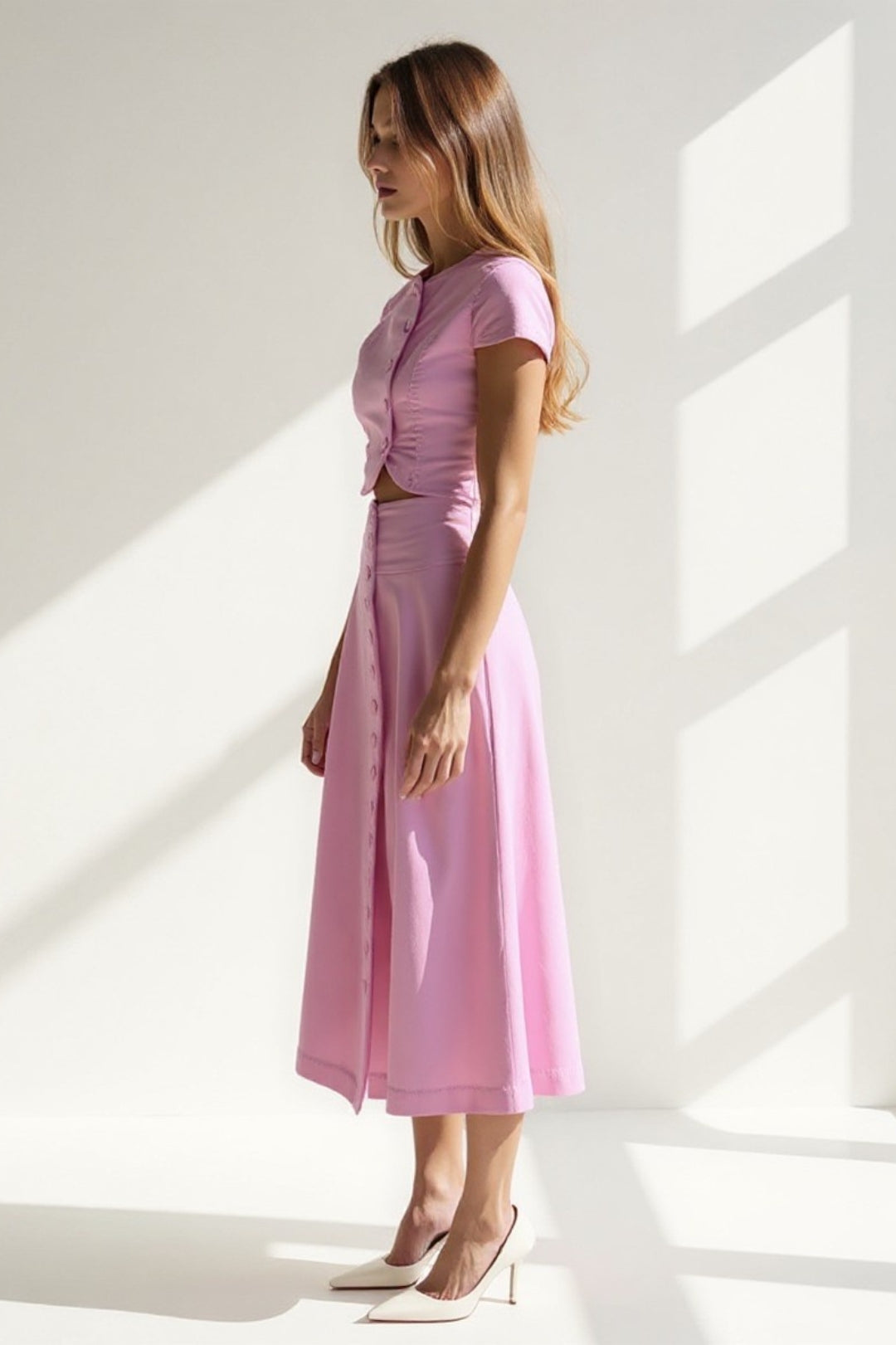 Completo due pezzi rosa pastello da donna | Top corto con bottoni e gonna midi coordinata
