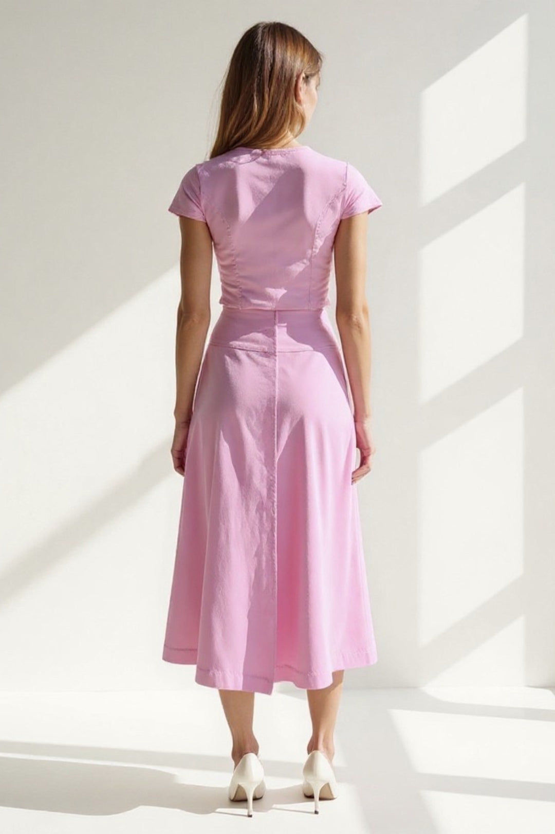 Completo due pezzi rosa pastello da donna | Top corto con bottoni e gonna midi coordinata