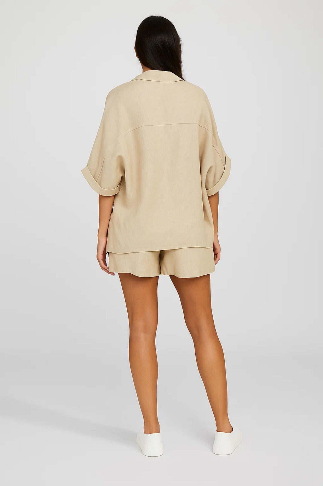Completo estivo con camicia oversize e pantaloncini coordinati