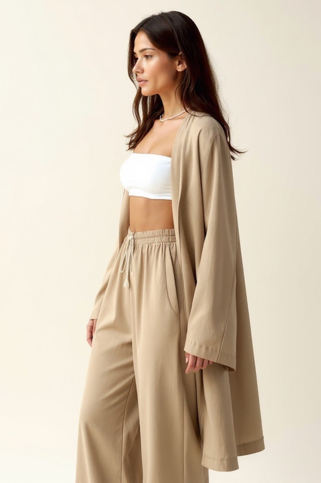 Completo fluido con giacca lunga e pantaloni larghi | Colore sabbia