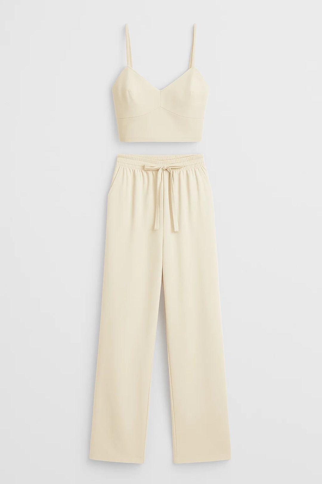 Completo minimal in tessuto fluido | Top con spalline sottili e pantaloni larghi
