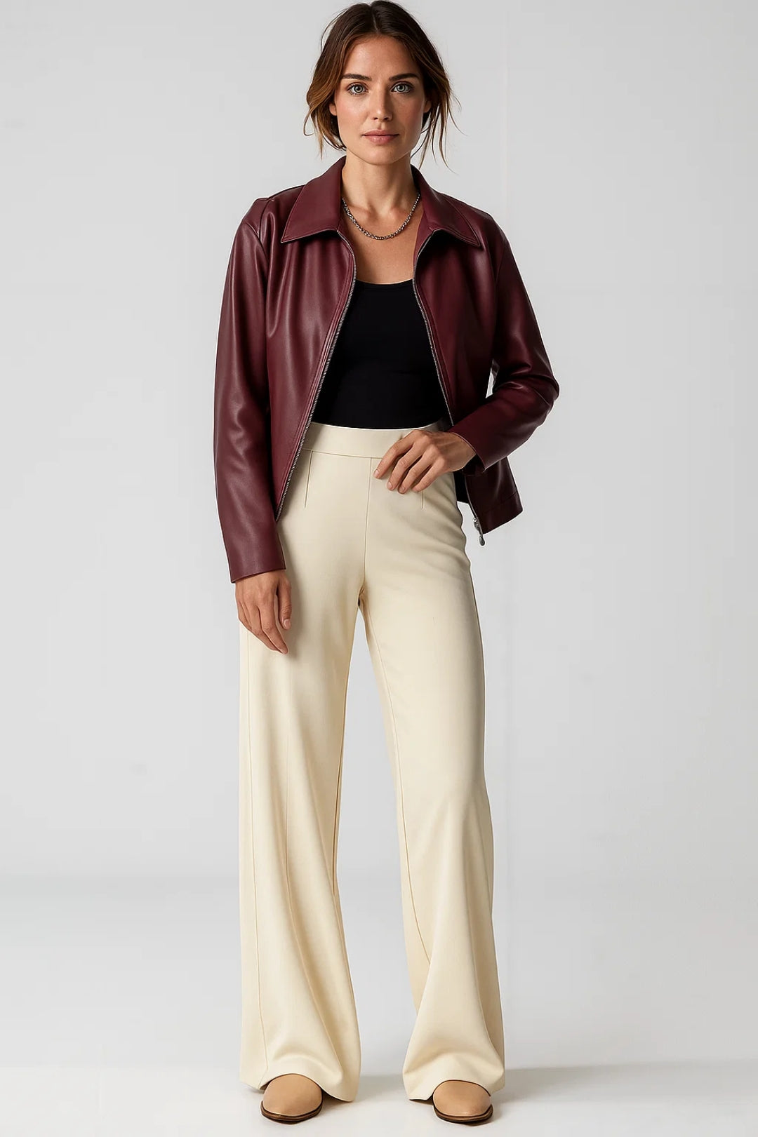 Giacca corta in ecopelle bordeaux | Colletto classico | Look elegante e moderno
