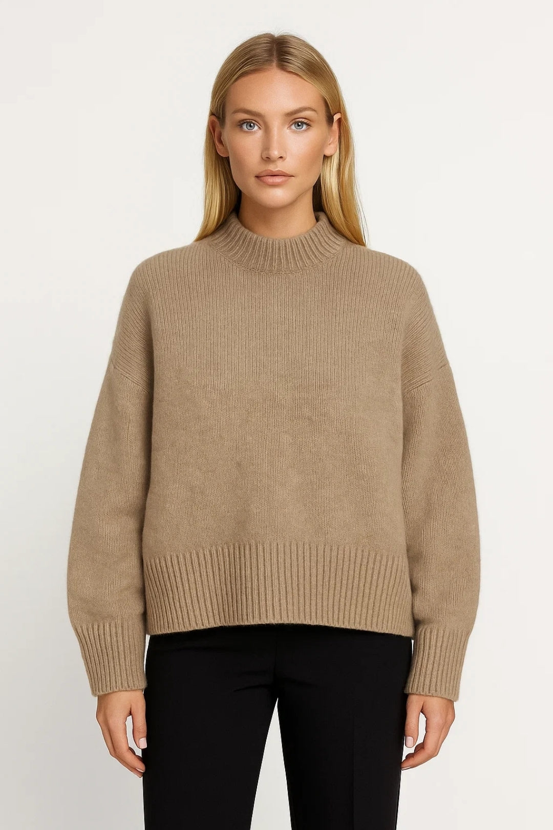Maglione a collo alto con taglio dritto