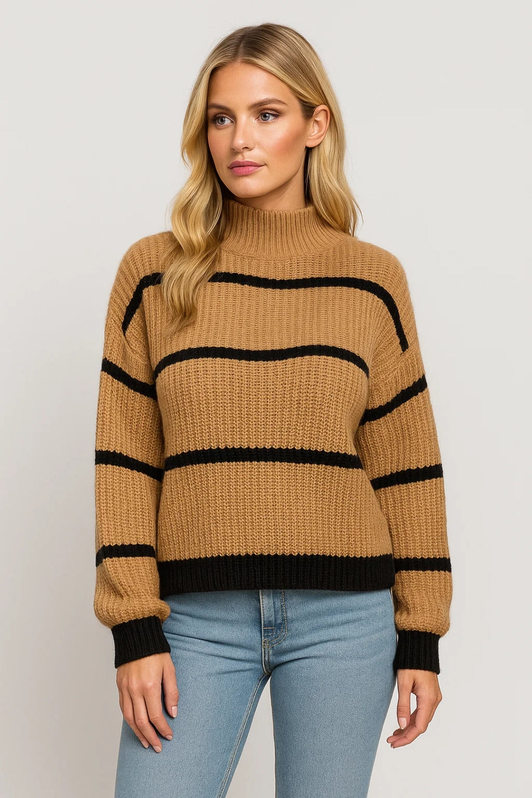 Maglione a righe con collo alto