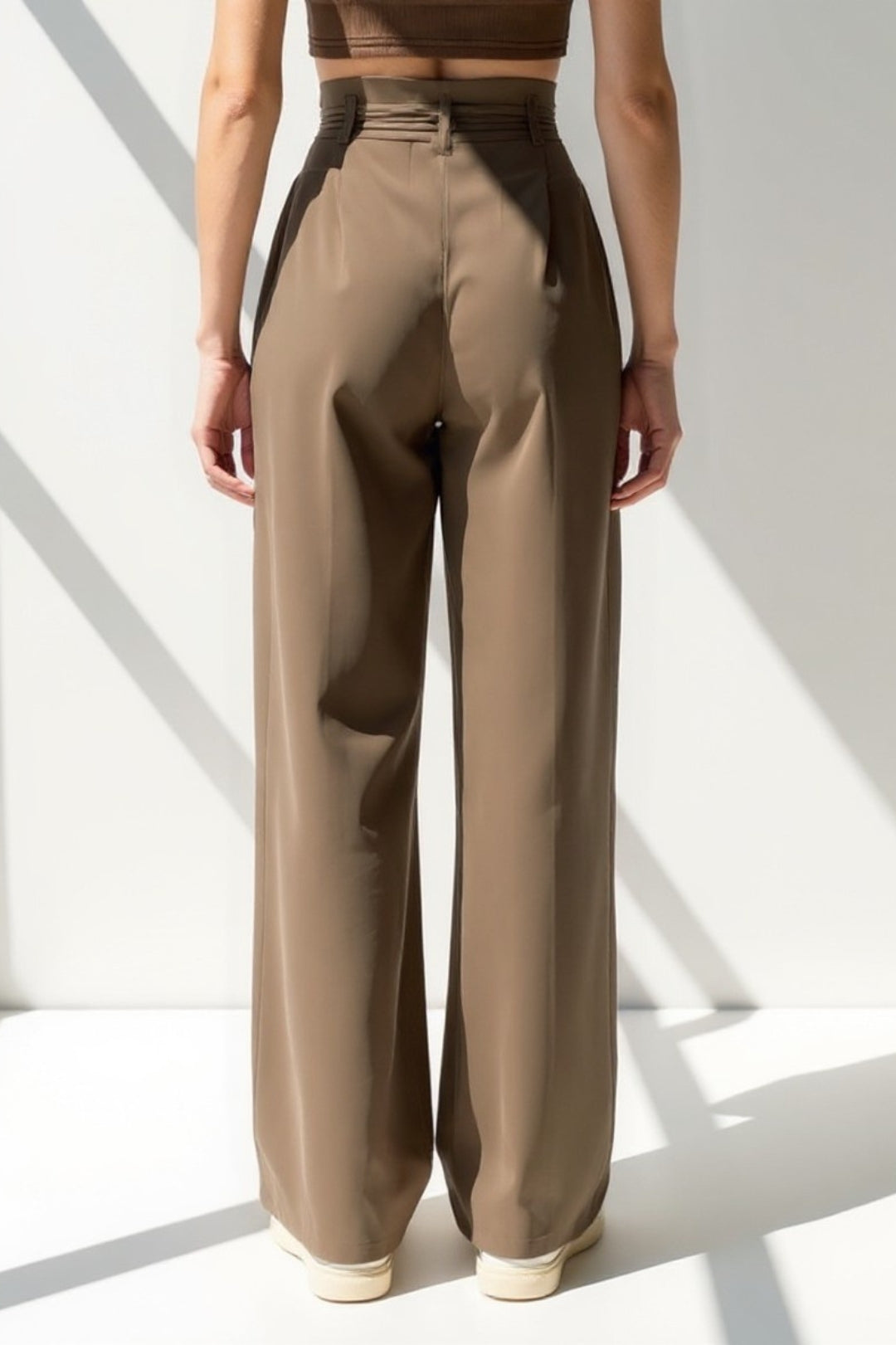 Pantaloni a vita alta con cintura intrecciata | Gamba larga | Eleganti e fluidi