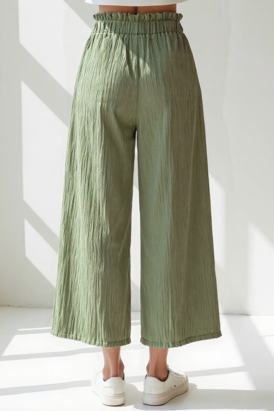 Pantaloni ampi in tessuto goffrato | Vita alta elasticizzata | Design leggero e arioso