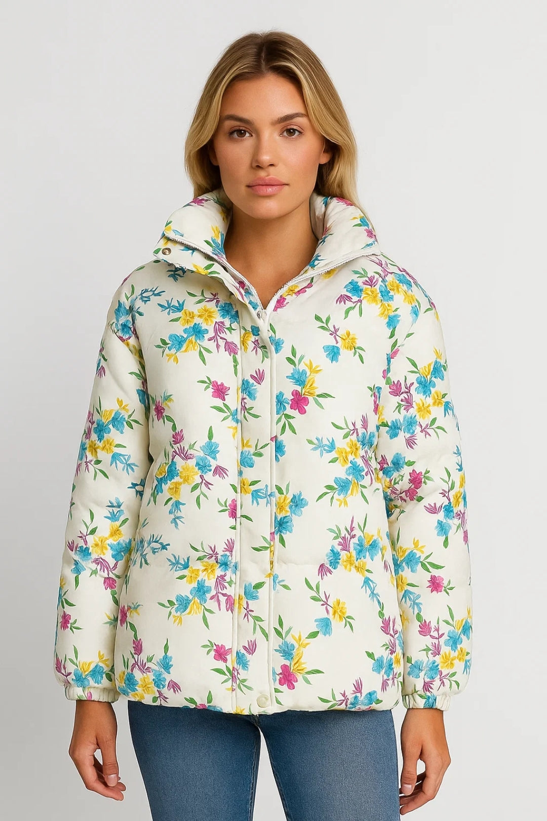Piumino imbottito con fantasia floreale | Colore e calore per l’inverno
