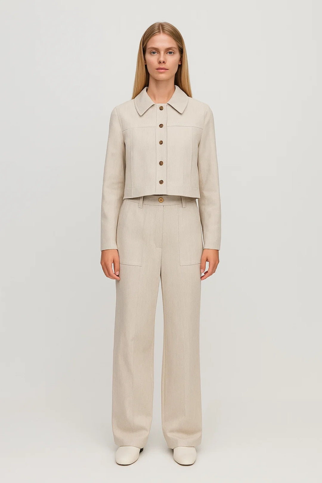 Set con giacca corta e pantaloni larghi | Stile pulito e contemporaneo