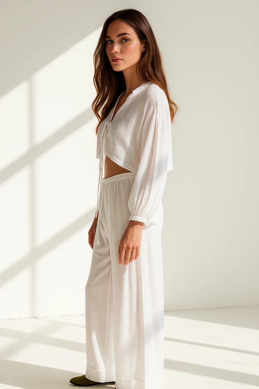 Set coordinata in tessuto leggero | Top con nodo e pantaloni larghi