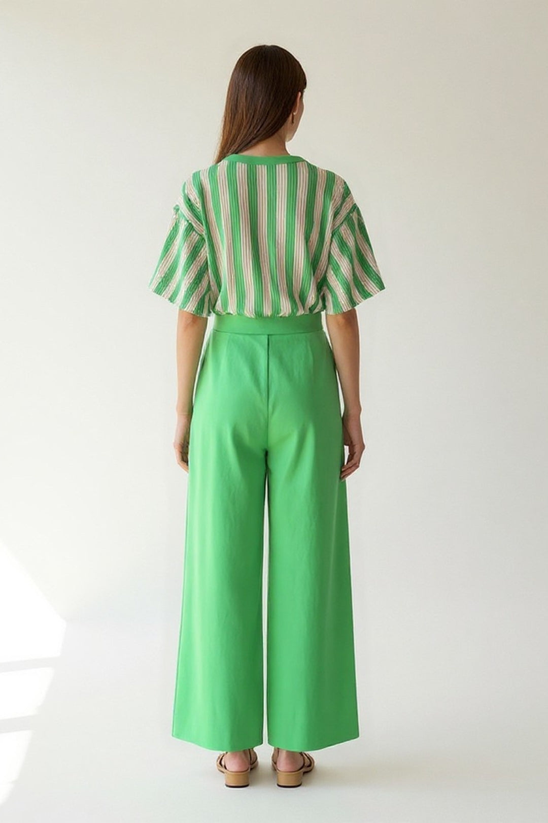 Set coordinato a righe con pantaloni ampi | Blusa fluida e vita alta