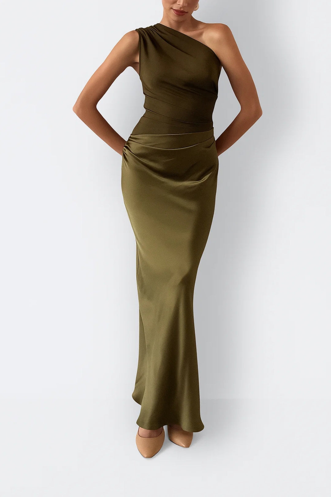 Abito lungo monospalla in raso | Eleganza moderna