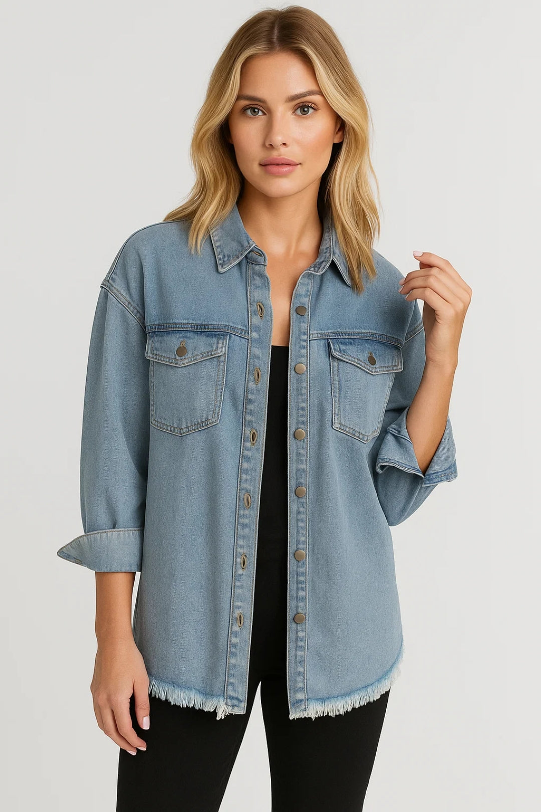 Sovracamicia in denim con orlo sfrangiato | Stile casual e moderno