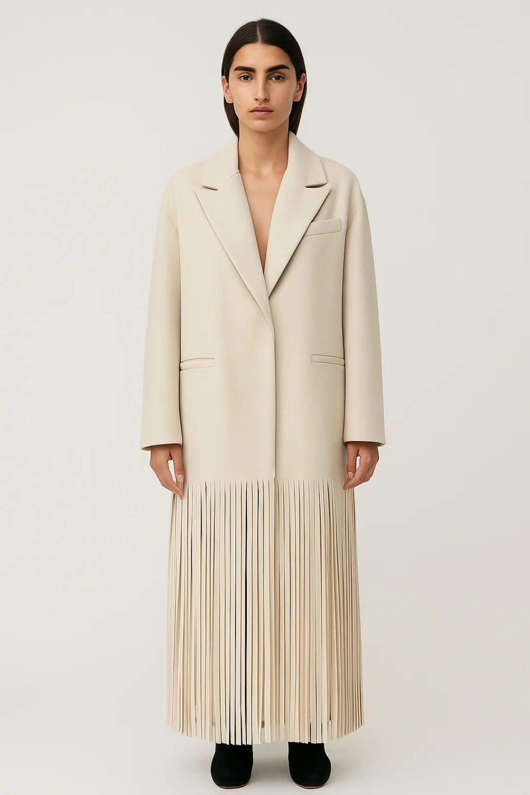 Cappotto lungo beige con frange | Eleganza moderna e originale
