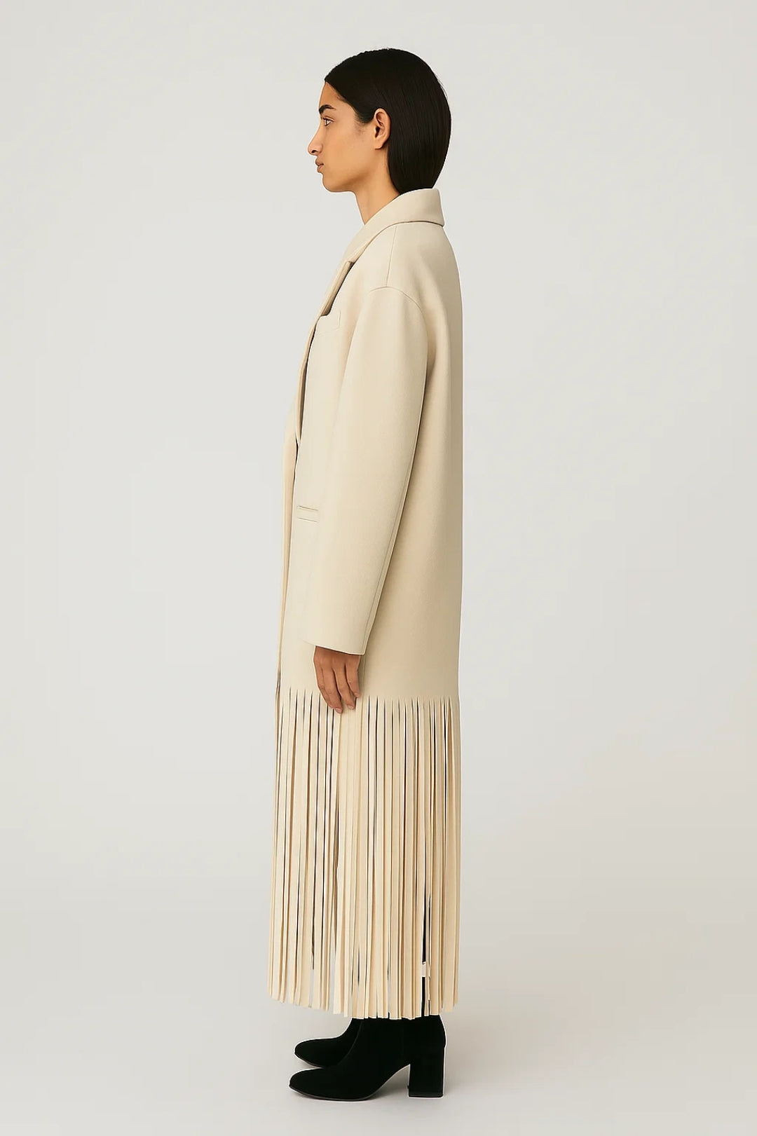 Cappotto lungo beige con frange | Eleganza moderna e originale