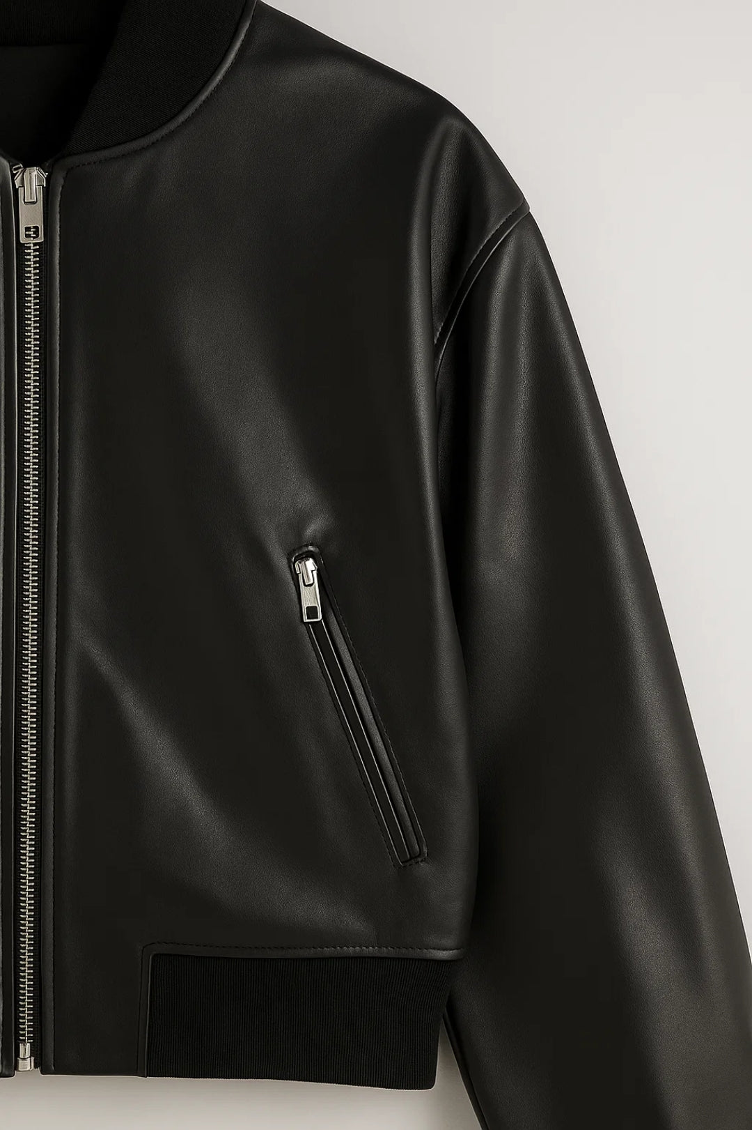 Bomber corto in ecopelle nera | Stile urbano con zip