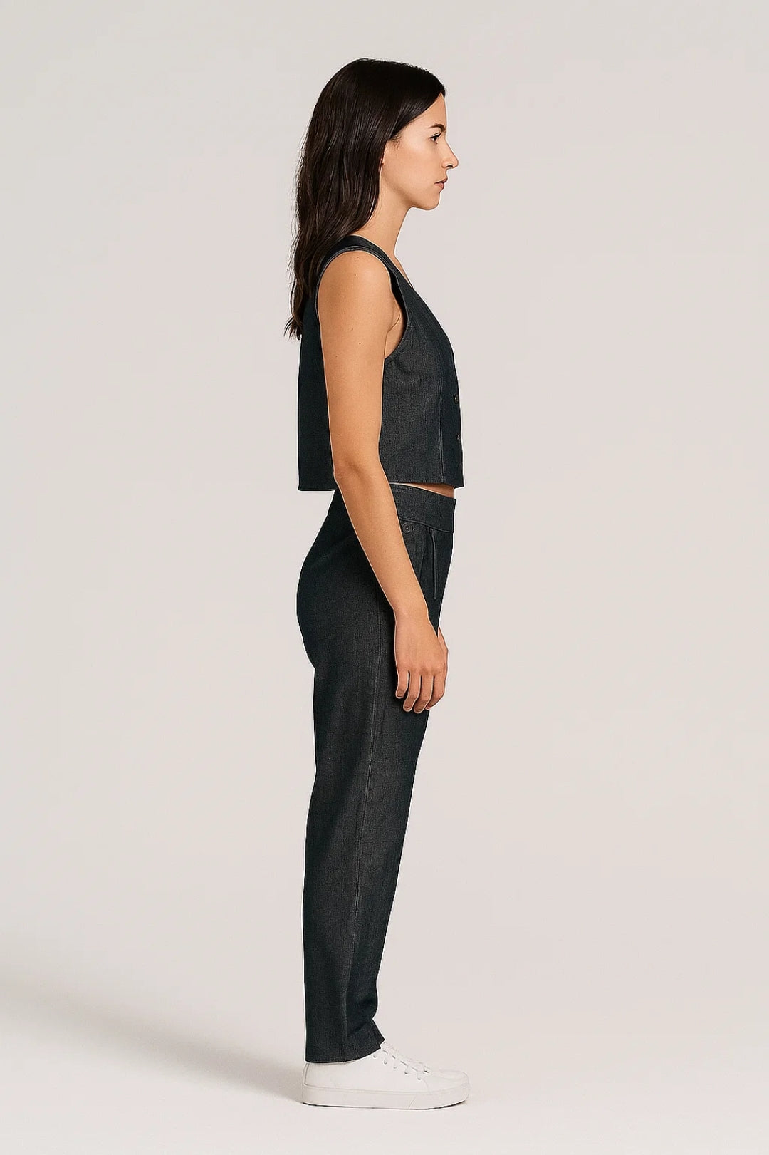 Completo blu navy elegante | Top corto con bottoni dorati e pantaloni dritti
