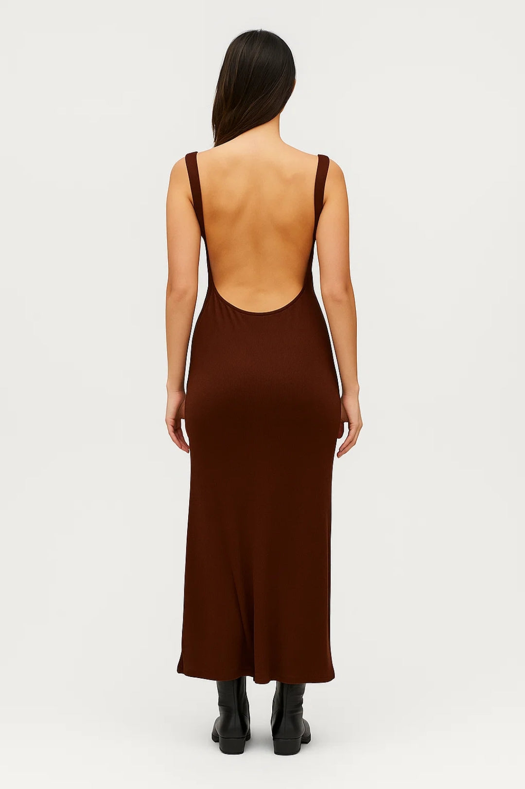 Abito lungo marrone con scollo profondo sulla schiena | Elegante e minimale