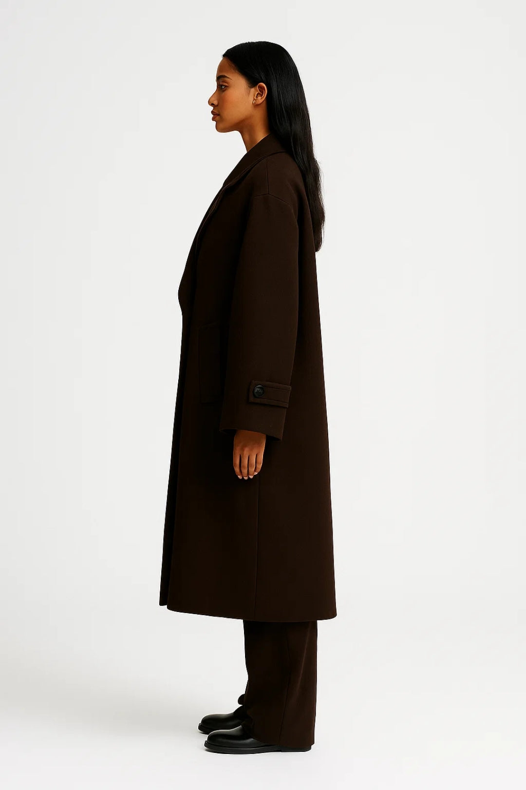 Cappotto lungo con taglio dritto e bottoni frontali