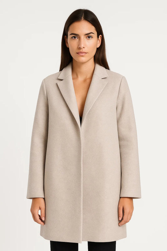 Cappotto lungo con colletto a revers e chiusura nascosta