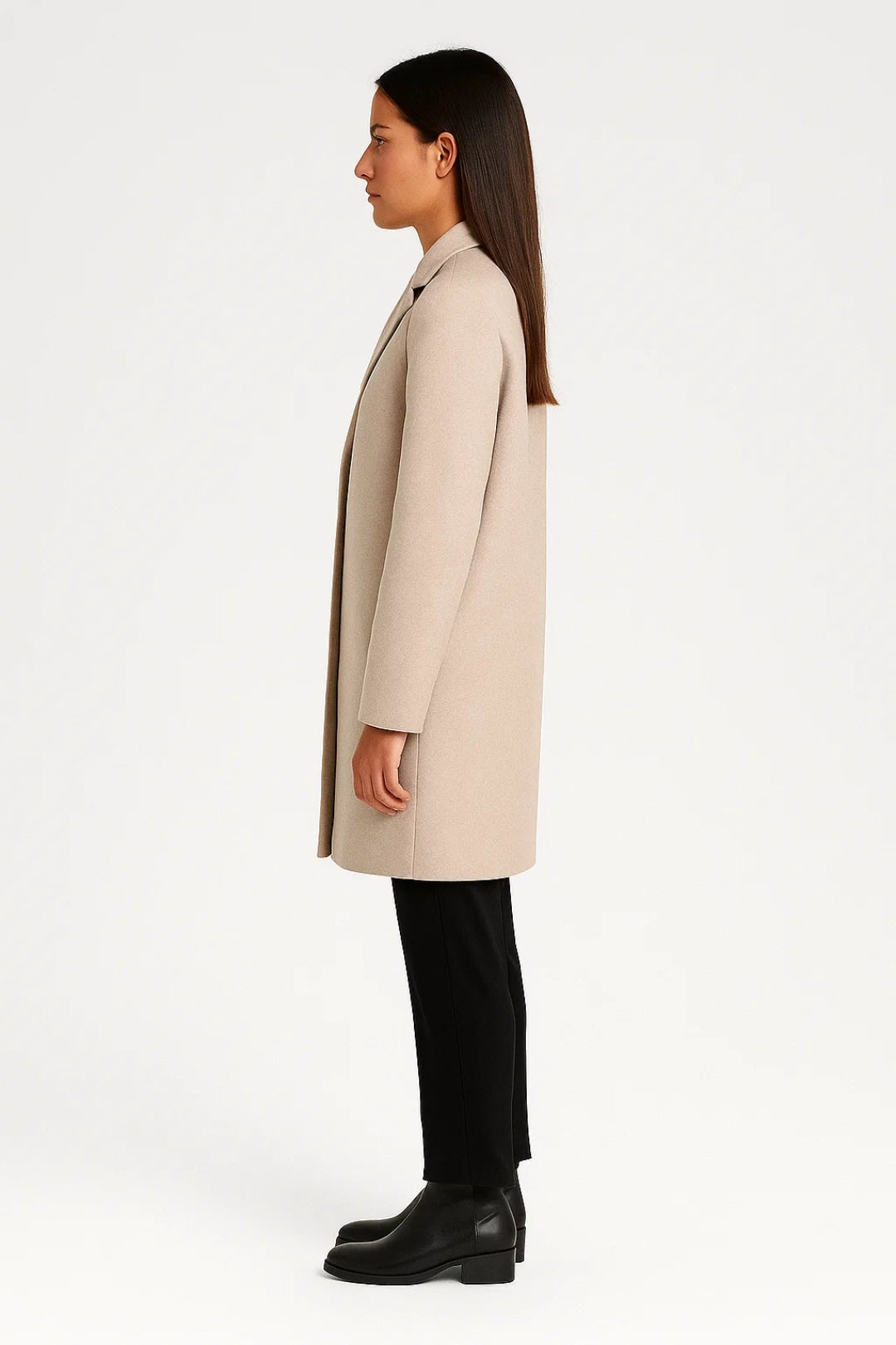 Cappotto lungo con colletto a revers e chiusura nascosta