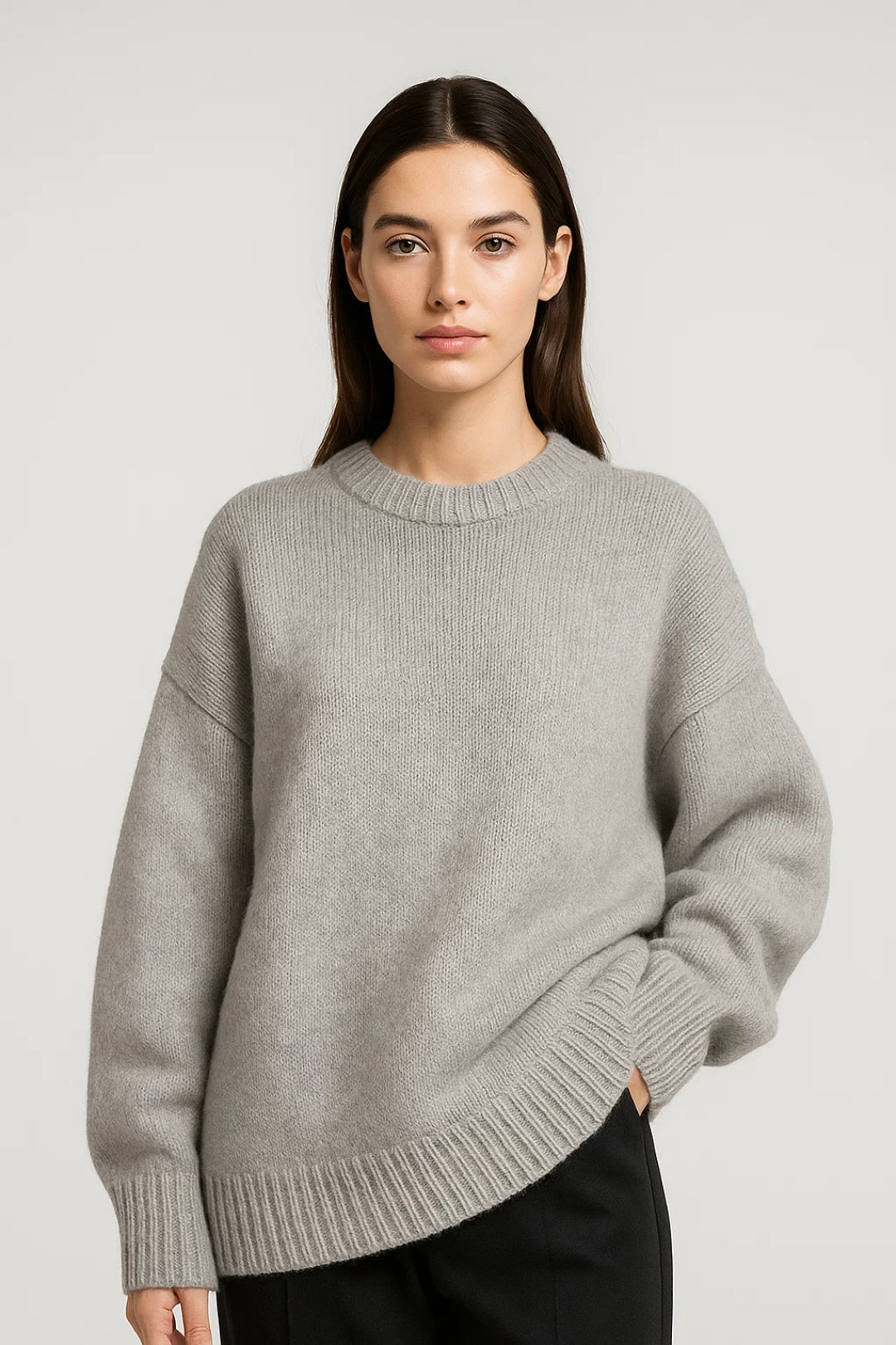Maglione ampio a girocollo con maniche lunghe