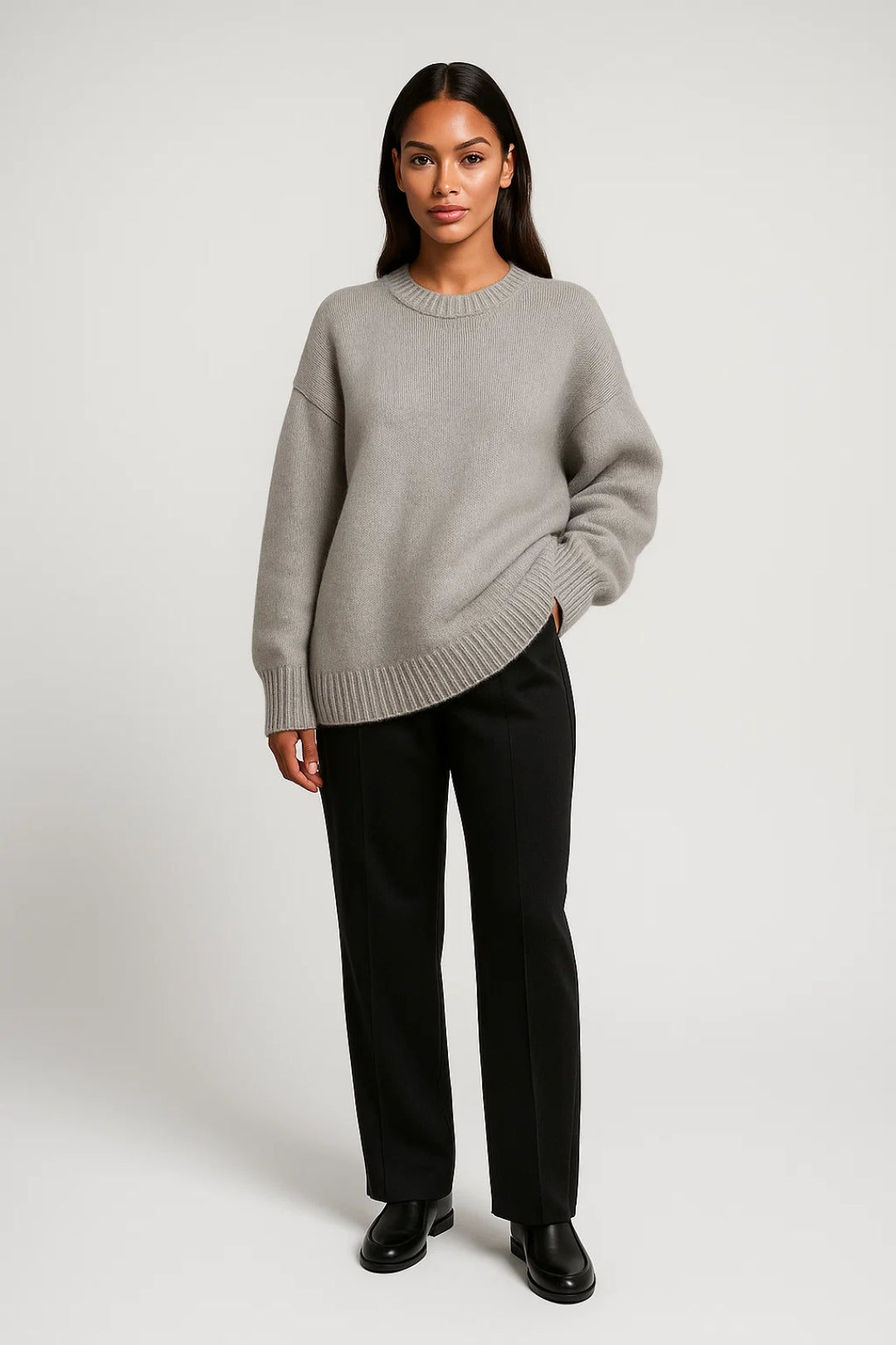 Maglione ampio a girocollo con maniche lunghe