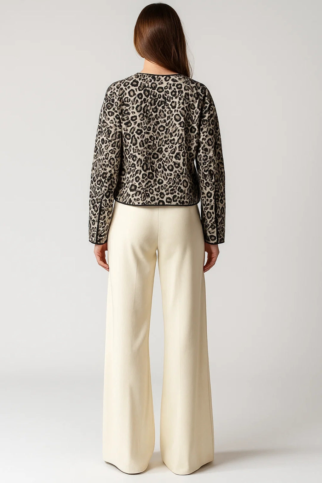 Giacca corta con stampa animalier | Stile audace e moderno