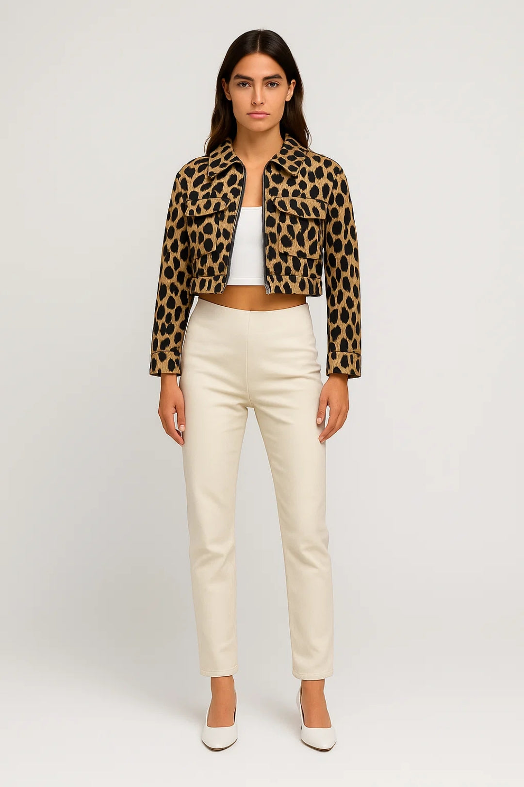 Giacca corta animalier con zip frontale e tasche applicate