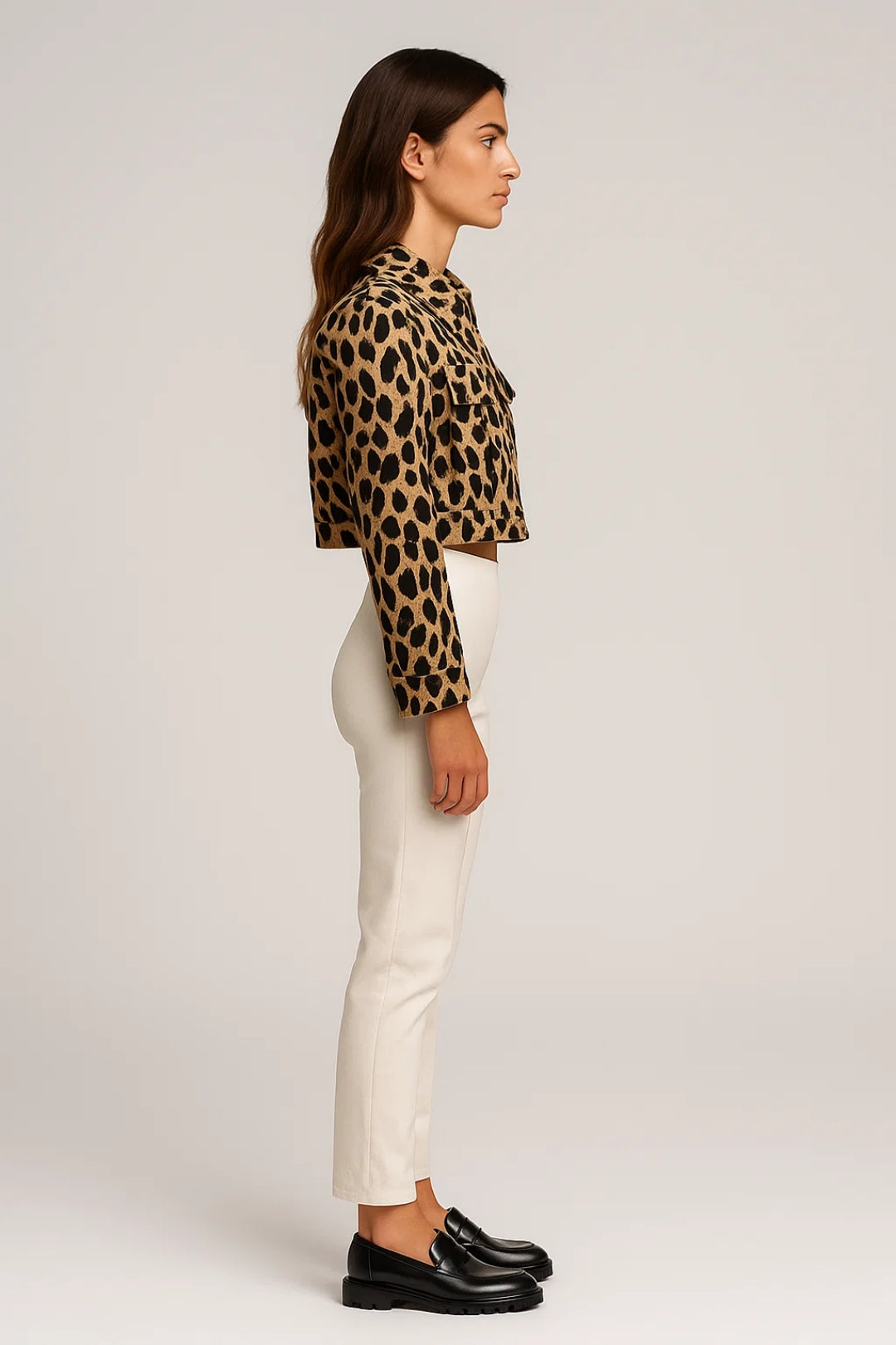 Giacca corta animalier con zip frontale e tasche applicate