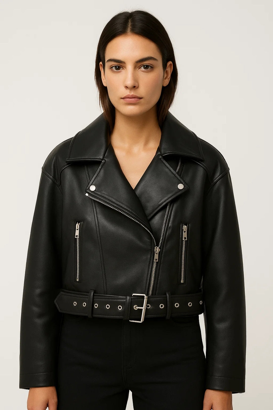 Giacca biker corta in ecopelle | Design strutturato | Chiusura con cintura