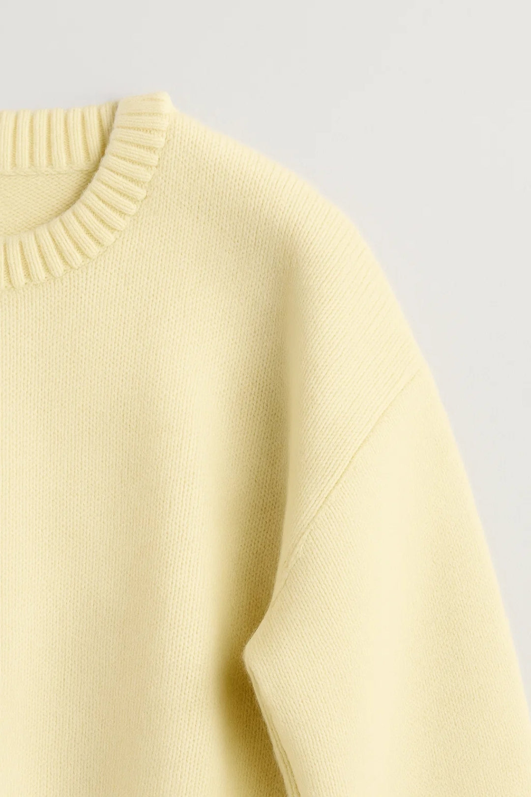 Maglione classico in maglia rasata | Girocollo | Disponibile in azzurro e crema