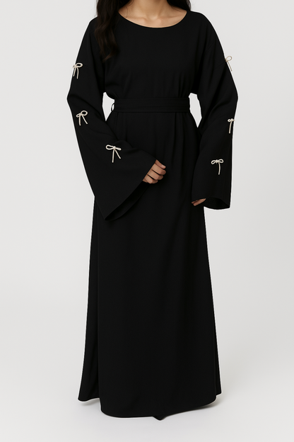 Abaya nera con maniche a campana e fiocchi decorativi