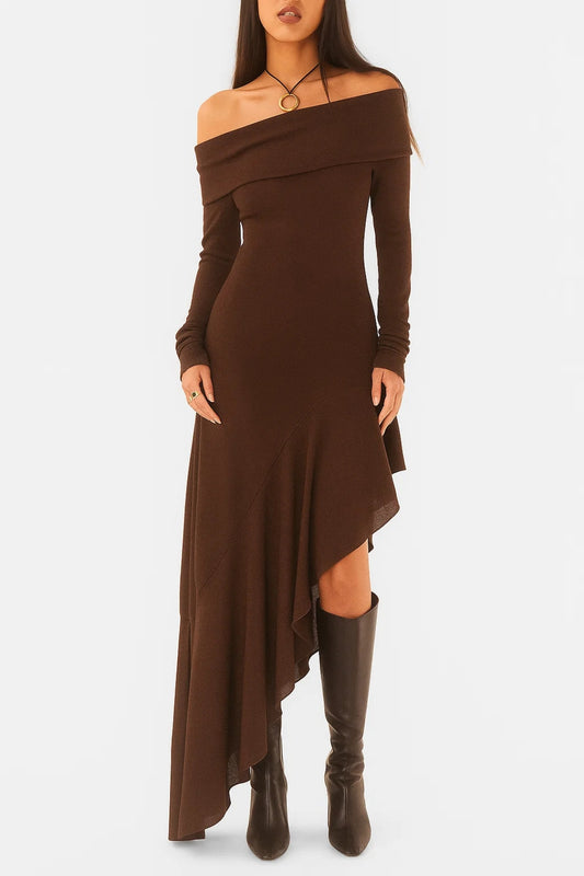 Abito asimmetrico con spalle scoperte | Eleganza in maglia