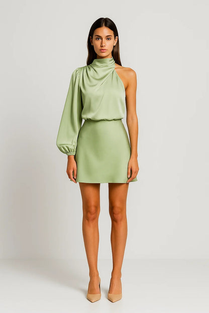 Abito corto monospalla in raso | Manica lunga ampia | Elegante e moderno