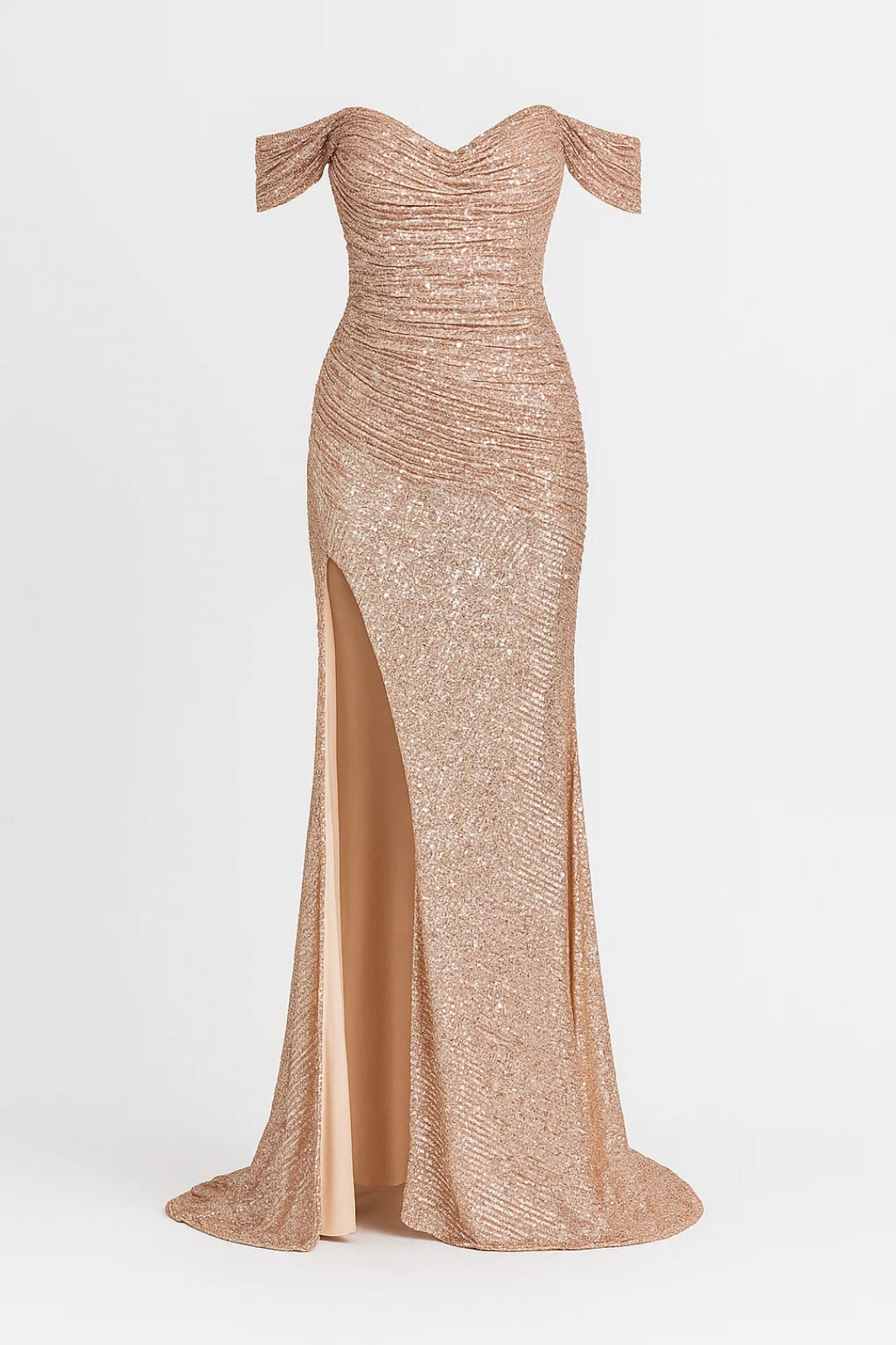 Abito da sera con spacco e spalle scoperte