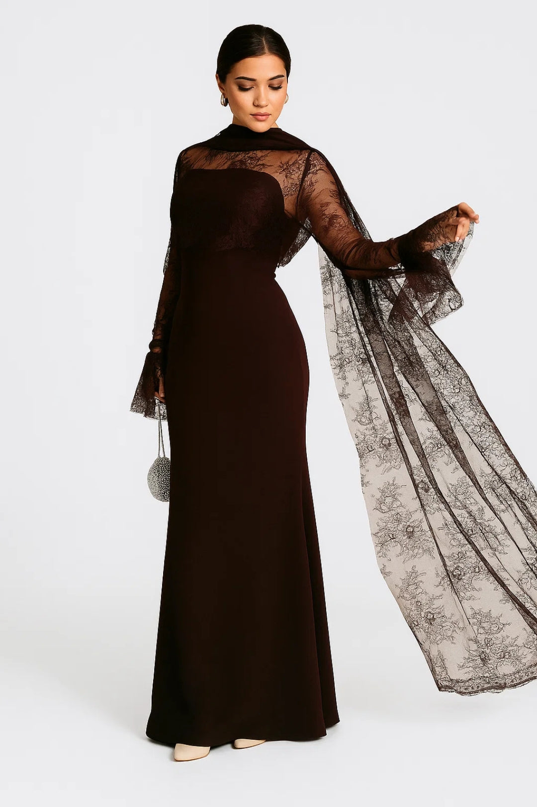 Abito elegante con maniche in pizzo e sciarpa drappeggiata