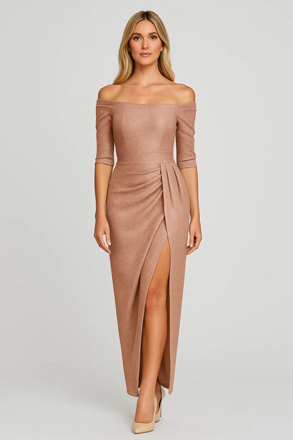 Abito lungo con spacco e scollo a barca