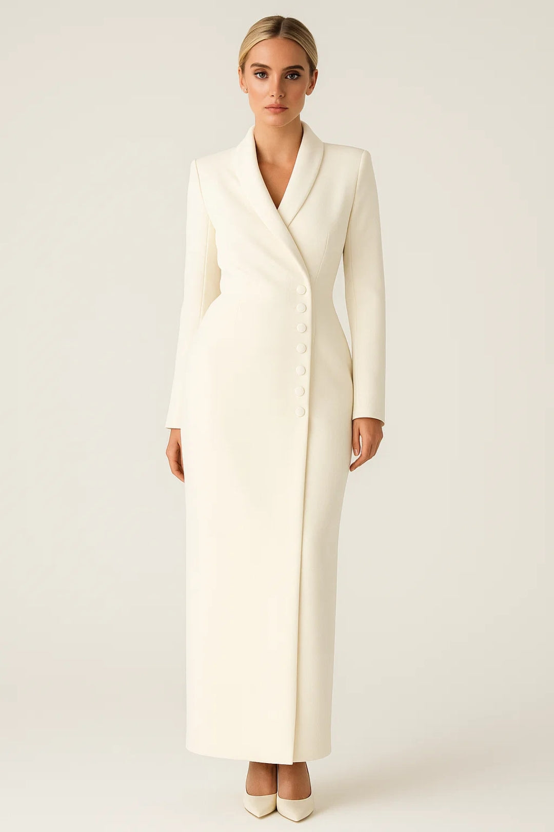 Abito lungo elegante con bottoni laterali e scollo a revers