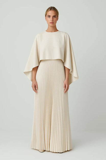 Abito lungo plissettato con mantella ampia