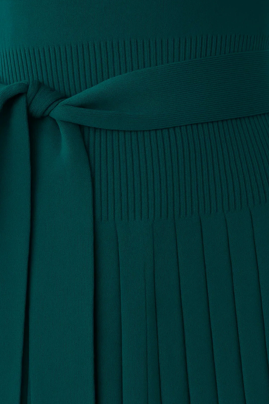 Abito midi a maglia con maniche lunghe | Gonna plissettata | Cintura abbinata