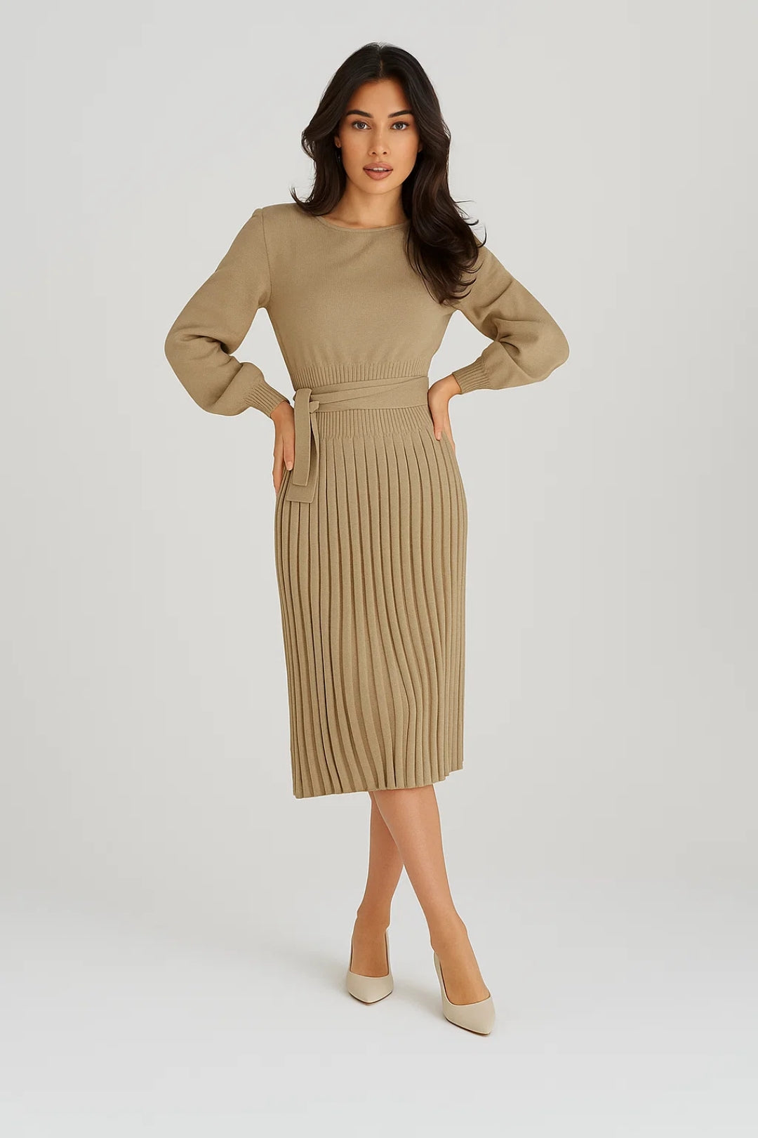Abito midi a maglia con maniche lunghe | Gonna plissettata | Cintura abbinata