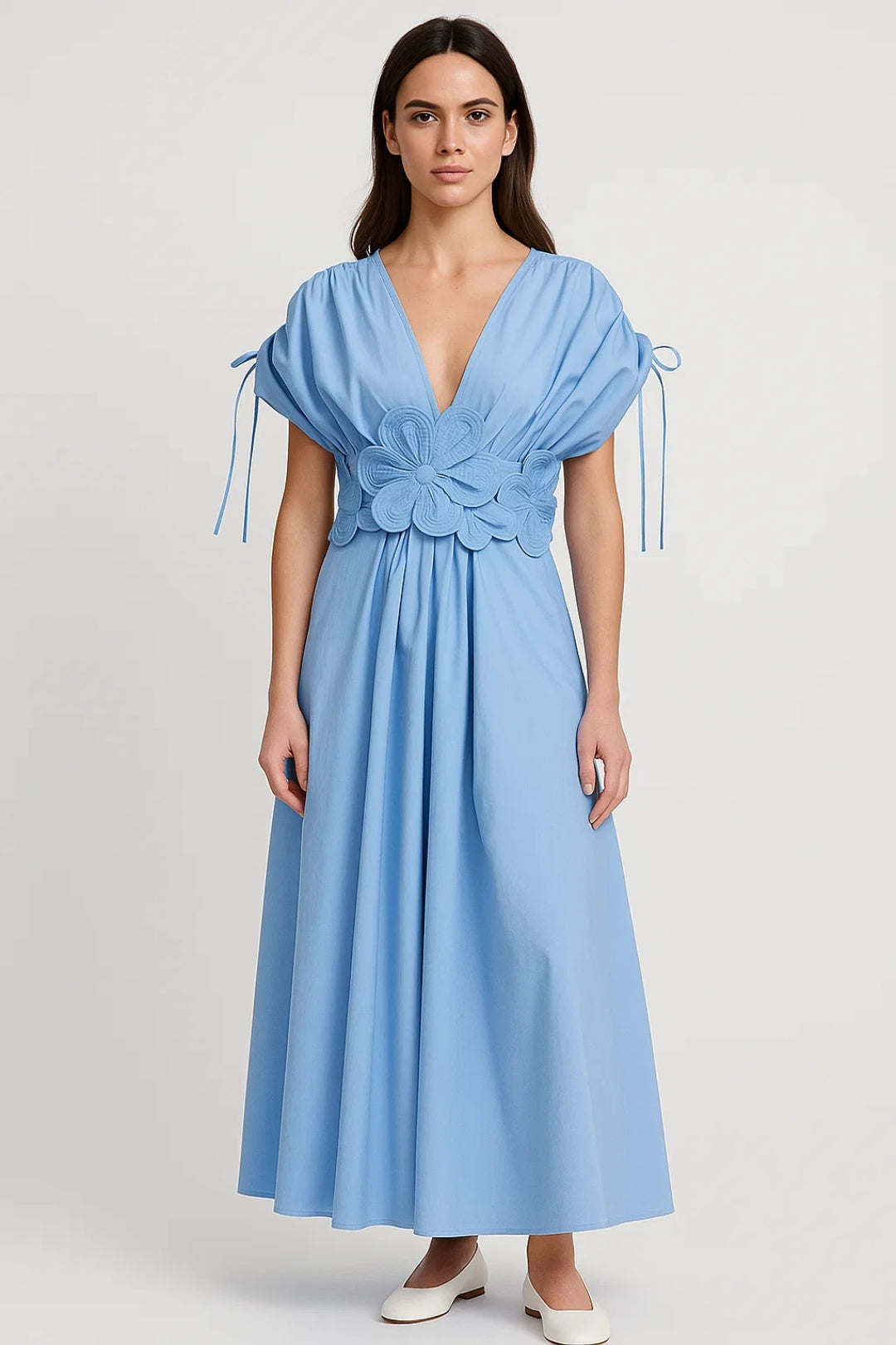 Abito lungo con scollo a V | Dettaglio floreale in rilievo | Maniche arricciate regolabili