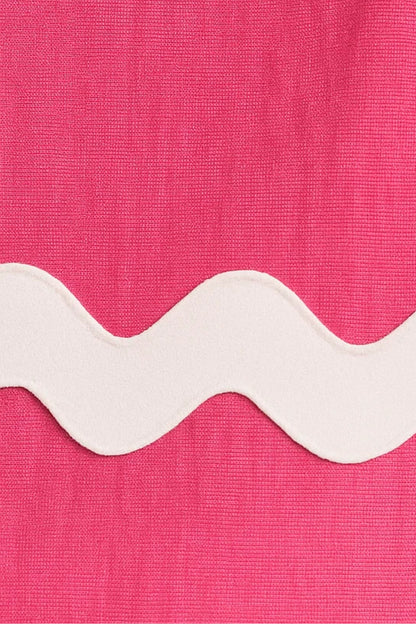 Abito midi con spalline ondulate e dettagli a contrasto