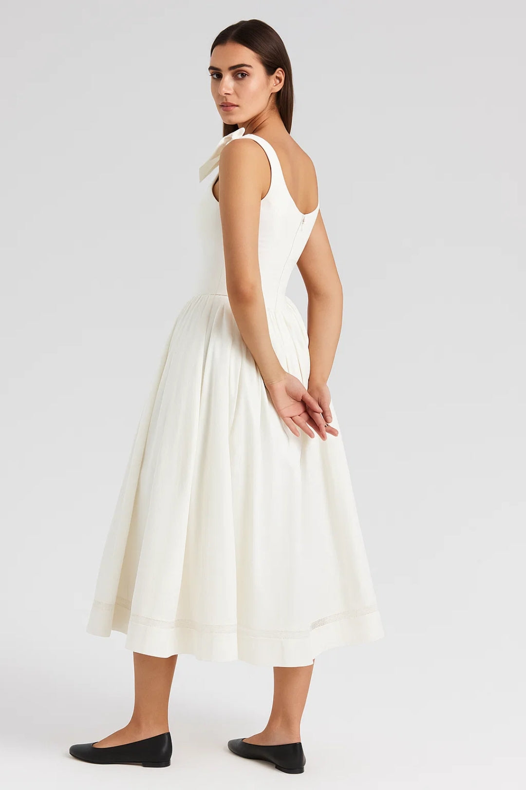 Abito midi con fiocchi sulle spalle | Corpetto aderente | Gonna ampia e romantica