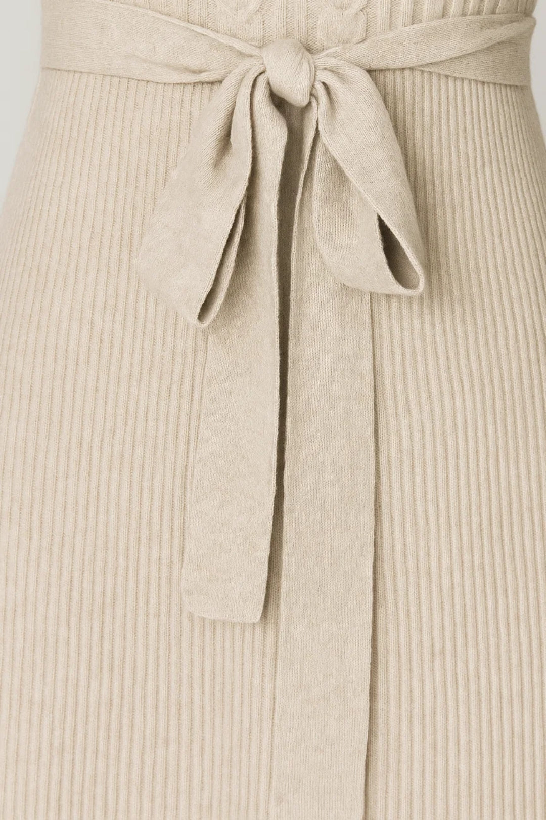 Abito midi in maglia a costine | Maniche lunghe | Cintura in vita