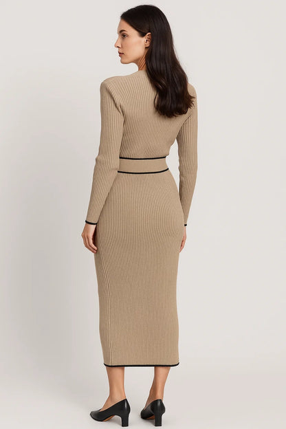 Abito midi in maglia beige con profili a contrasto | Elegante e avvolgente