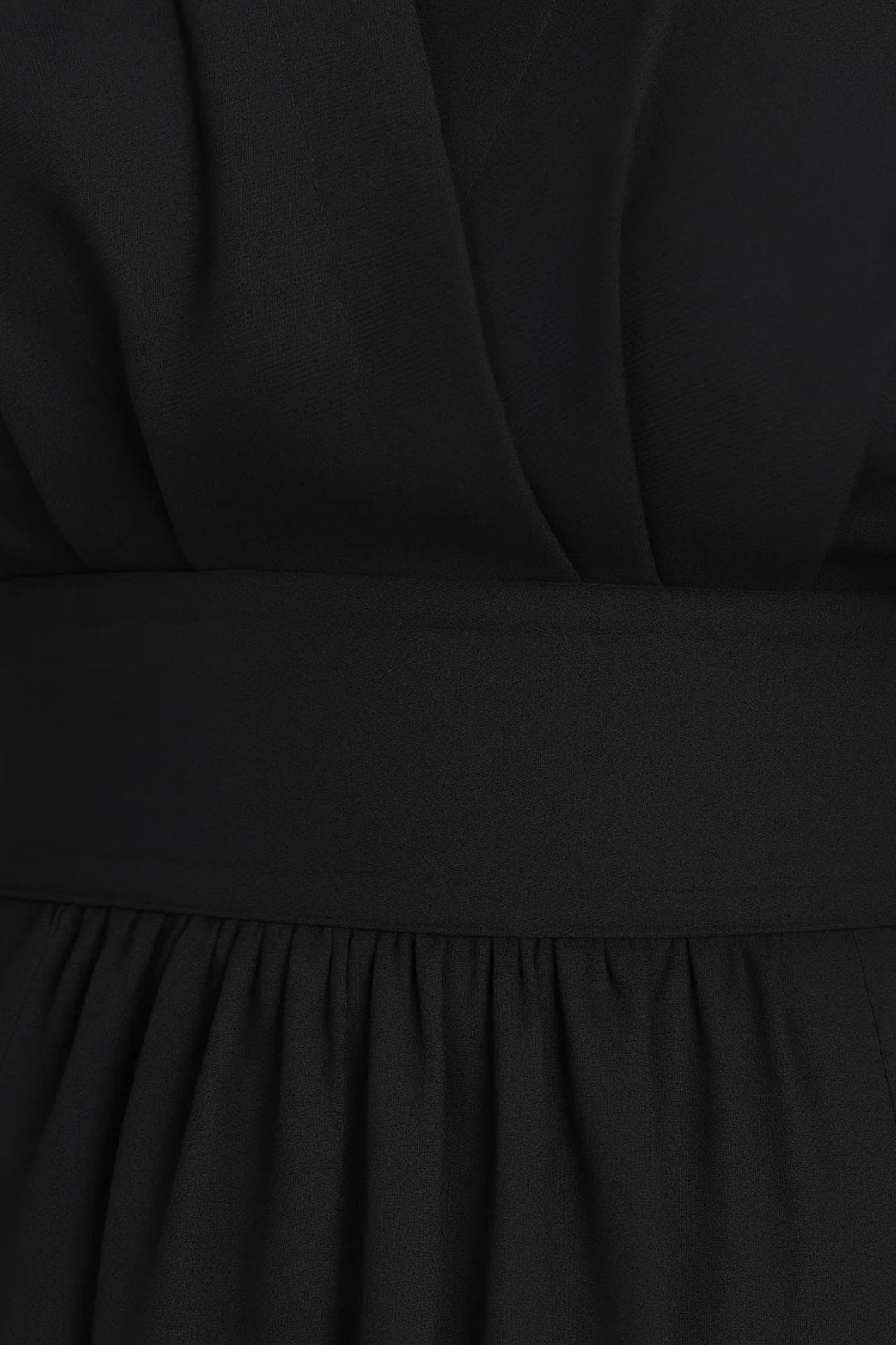 Abito midi nero con maniche corte e cintura in vita | Scollo a V elegante